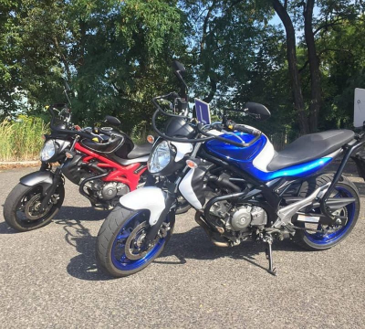 Motocykle przed szkołą jazdy LOK w Rudzie Śląskiej