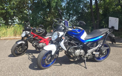 Motocykle przed szkołą jazdy LOK w Rudzie Śląskiej