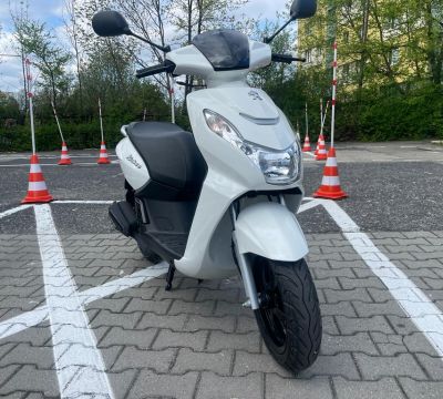 Motorower wykorzystywany do kursu na prawo jazdy kat. AM